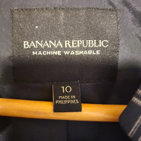 Like New Banana Republic Blazer (Size 10) - Polished Perfection! - Picture 3 of 3